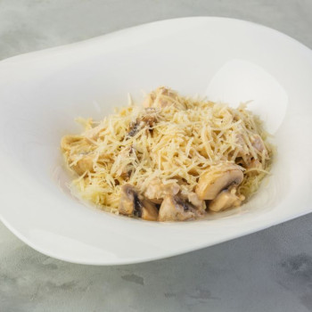 Паста с курицей и грибами