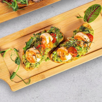 Брускетта с тигровой креветкой