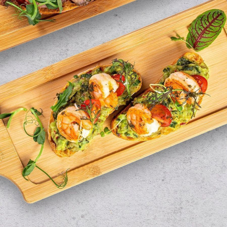 Брускетта с тигровой креветкой