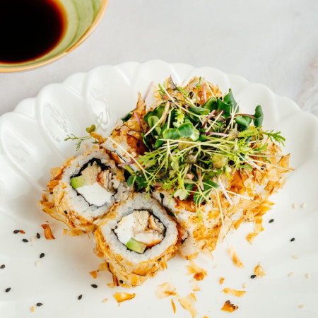 Ролл Бонито с угрем