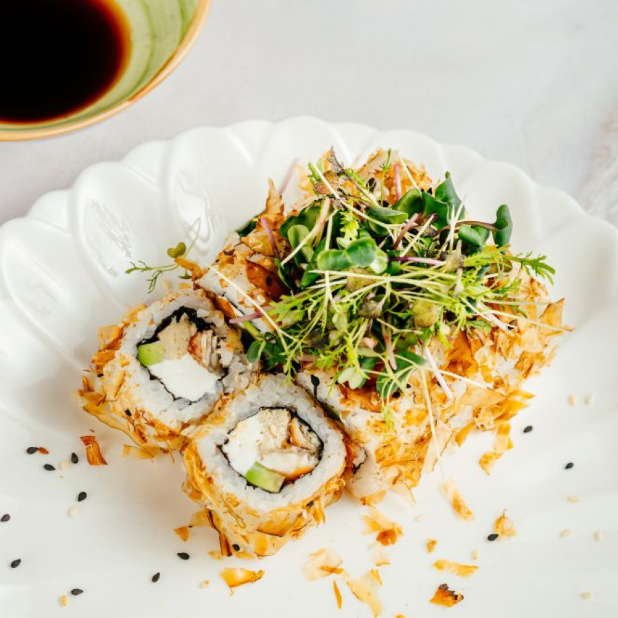 Ролл Бонито с угрем