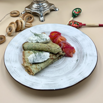 Блинчики с форелью гравлакс и сливочным хреном